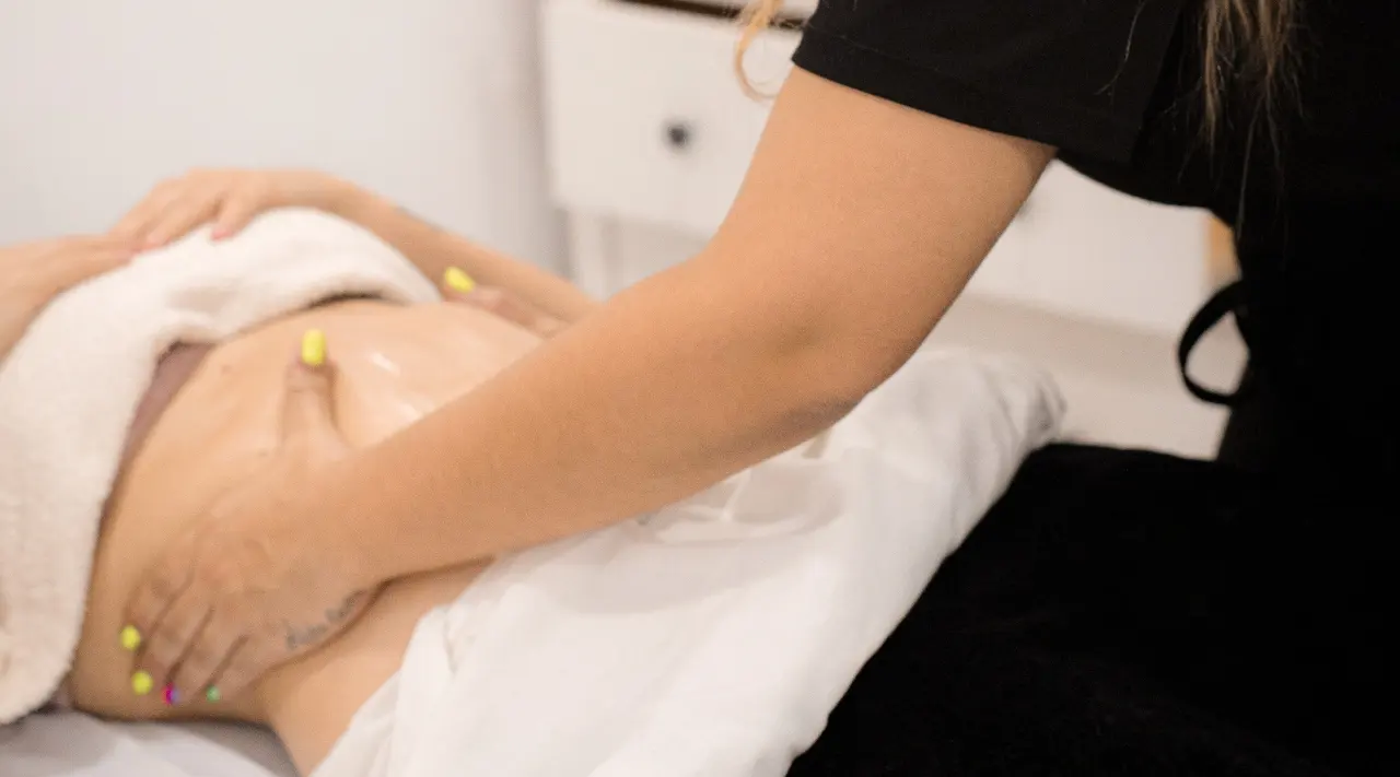 Masaje drenante en el abdomen